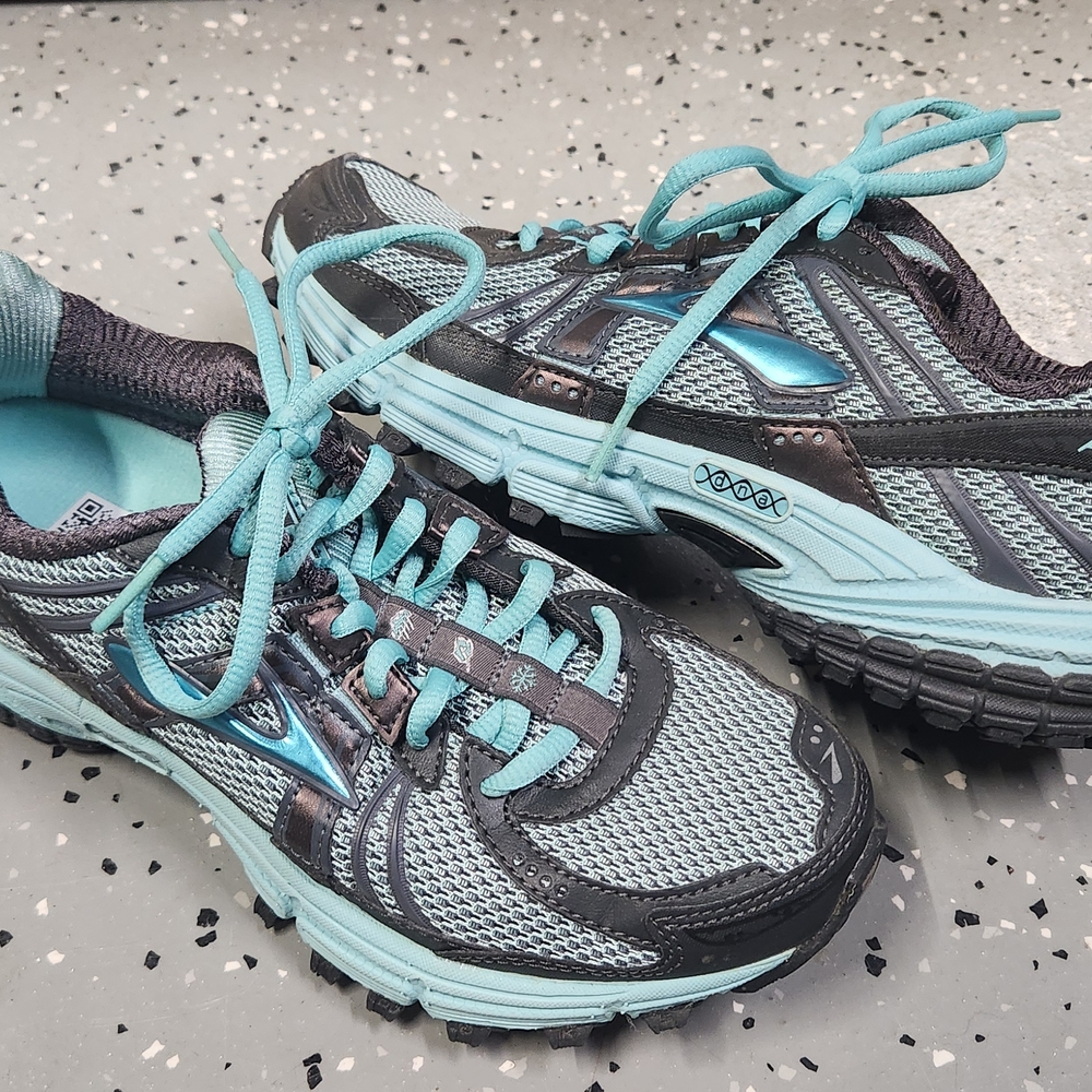 Brooks Athletic Shoes Blue and Black Performance Mesh